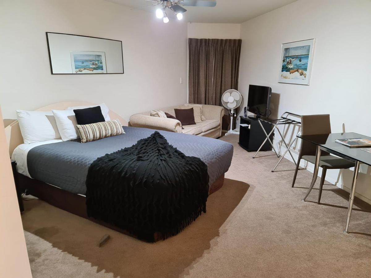 Oceanside Resort Internal Ground Floor Studio Unit Privately Owned In Mt Maunganui No External Window Or Air Conditioning Mount Maunganui Exterior foto